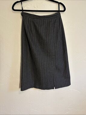 Suits By Dallas: Gray Pinstripe Women's Skirt - Classic Knee-Length